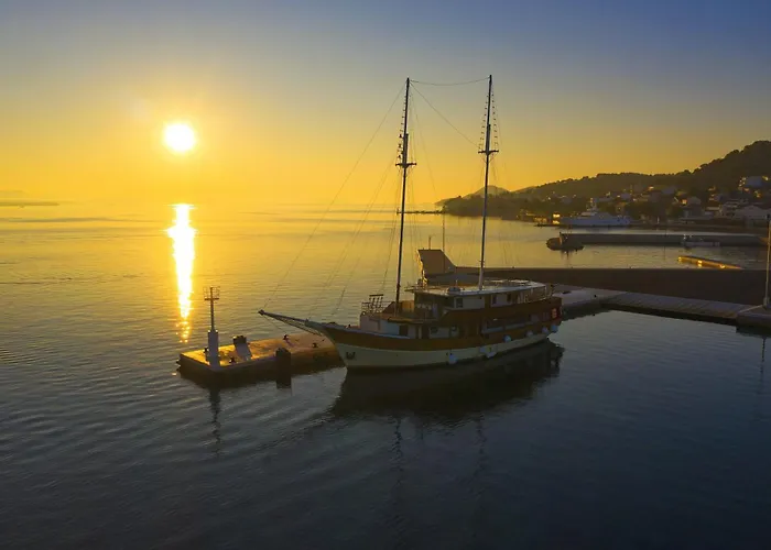 Апартаменты By The Sea Tkon, Pasman - 24280 *